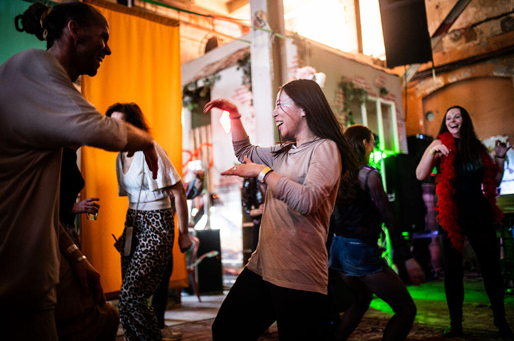 Sparkle & Dance Show me your sparkles!